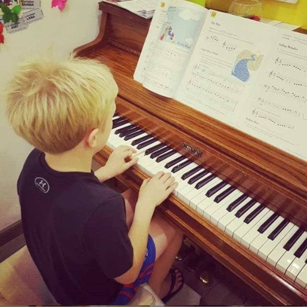  Piano & Guitar Lessons17051