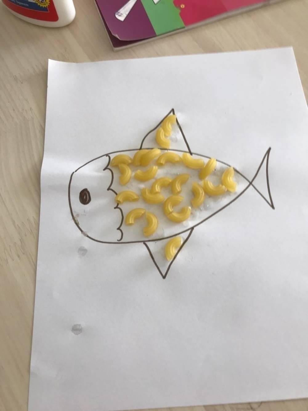 رسم السمكة باستخدام المعكرونة15423