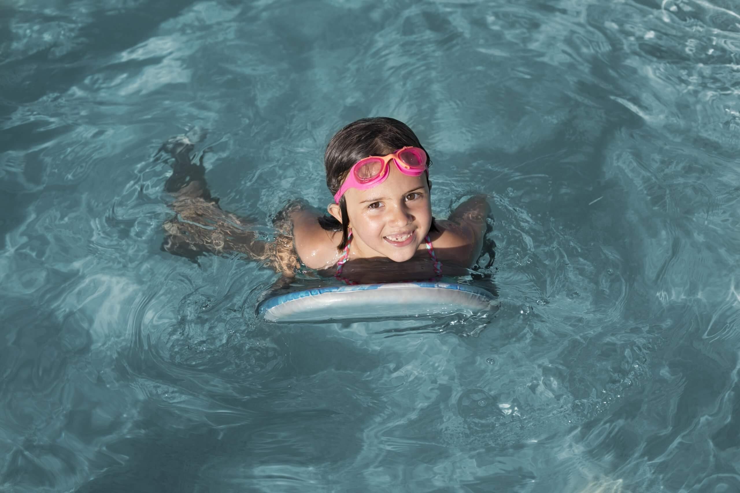 4 Major Reasons to Sign Your Kids Up for Swimming Lessons!