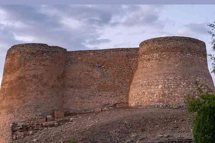 اكتشف قلعة تاروت التاريخية30490