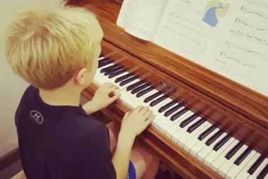 Online Piano & Guitar Lessons17051