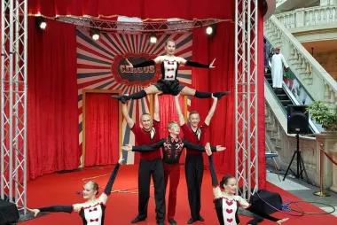 DSS - Circus Performers at Mercato Mall32032
